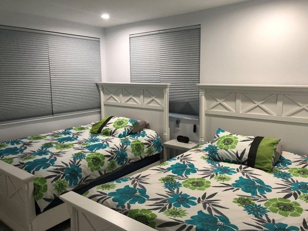  Luxury Kosher 3 or 4 Bedroom Villa - Heated Pool - Beautiful Neighborhood close
