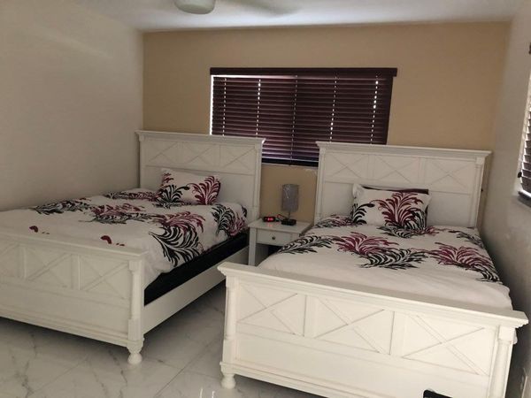  Luxury Kosher 3 or 4 Bedroom Villa - Heated Pool - Beautiful Neighborhood close