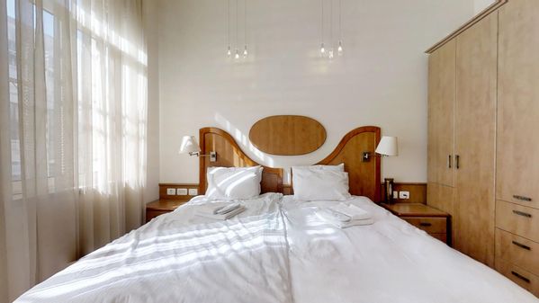 Kosher Short Term Rental in Jerusalem Israel right by kikar hashabat