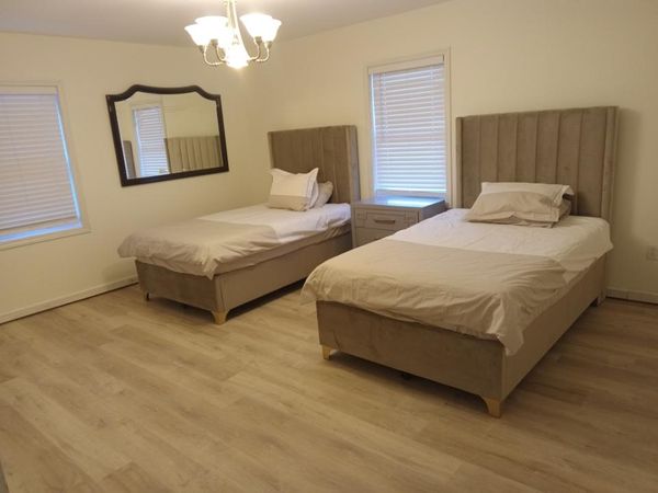 11 BEDROOM  NEWLY  MODERNIZED ALL YEAR VACATION HOME ENJOY  OUR MASSIVE SCENIC GROUNDS
