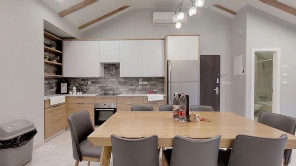 Rechov Yoel: Beautiful Jerusalem Apartment in Meah Shearim