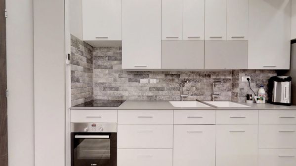 Comfortable rental, 2 bedroom apartment on Yoel Street, in Meah Shearim