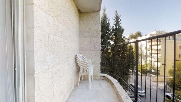 Family vacation apartment, NEWLY RENOVATED holiday rental in Rehavia, Jerusalem