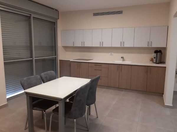 Strauss 4 bedroom luxurious spacious apartment
