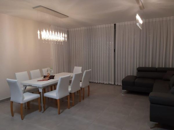 Strauss 4 bedroom luxurious spacious apartment