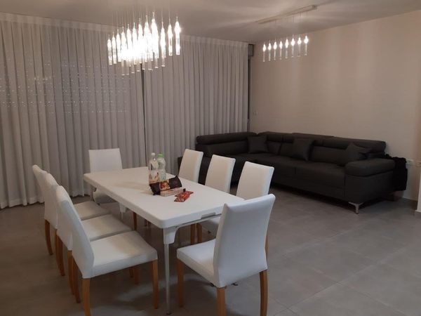 Strauss 4 bedroom luxurious spacious apartment