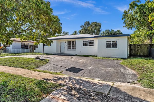 Beautiful REASONABLE 4 Bed 3 Bath fully stocked Villa  