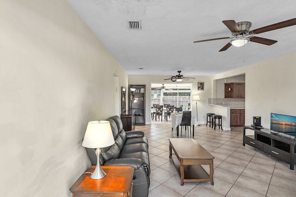 Beautiful REASONABLE 4 Bed 3 Bath fully stocked Villa  