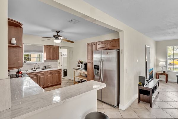 Beautiful REASONABLE 4 Bed 3 Bath fully stocked Villa  