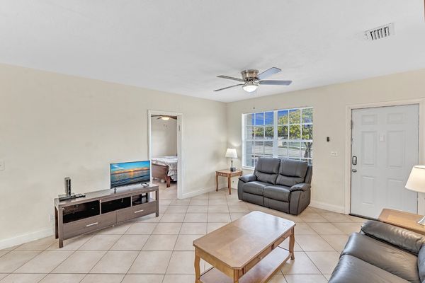Beautiful REASONABLE 4 Bed 3 Bath fully stocked Villa  
