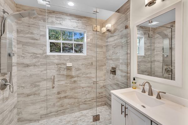 Beautiful REASONABLE 4 Bed 3 Bath fully stocked Villa  