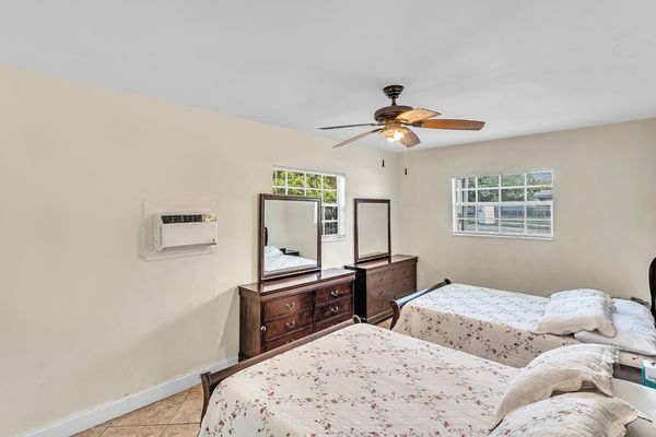 Beautiful REASONABLE 4 Bed 3 Bath fully stocked Villa  
