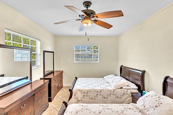 Beautiful REASONABLE 4 Bed 3 Bath fully stocked Villa  