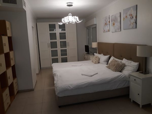 New on the market! Luxury 5 bedrooms on Minchas Yitzchok Street!