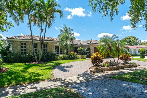 NEW updated completely Kosher Private Home in the beautiful Hollywood area