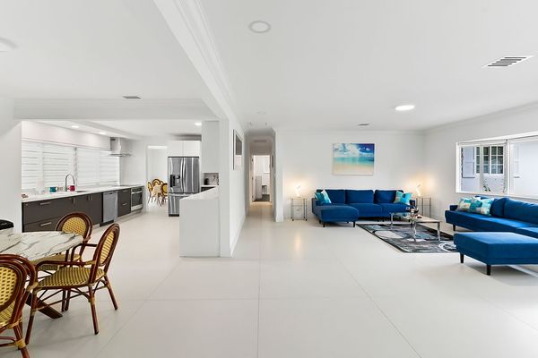 Modern Upscale 6-Bedroom villa with heated pool. Emerald Hills, Hollywood 