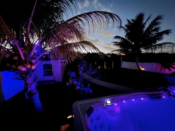 Charming Waterfront Private Glatt Kosher Home 