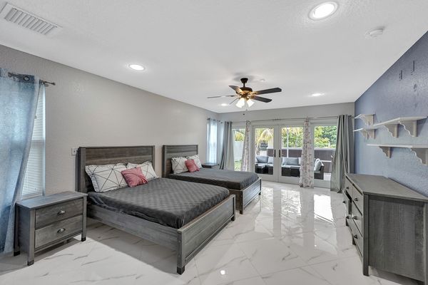 Charming Waterfront Private Glatt Kosher Home 