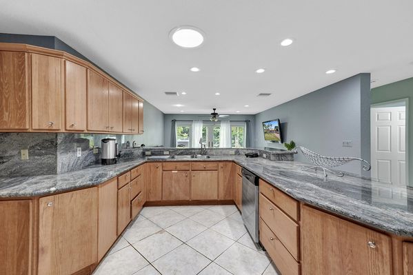 Charming Waterfront Private Glatt Kosher Home 