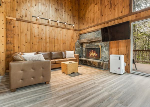 VERMONT 3++ bedroom, game rm sauna, loft - RENT ALL 6 AND BRING UR WHOLE FAM!