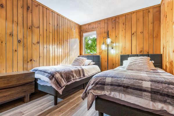 Mt. Snow Newly Renovated 3 Bedroom + Loft Chalet