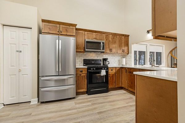 Mt. Snow, Huge, 4++ bedroom Beautiful chalet w hot tub & sauna