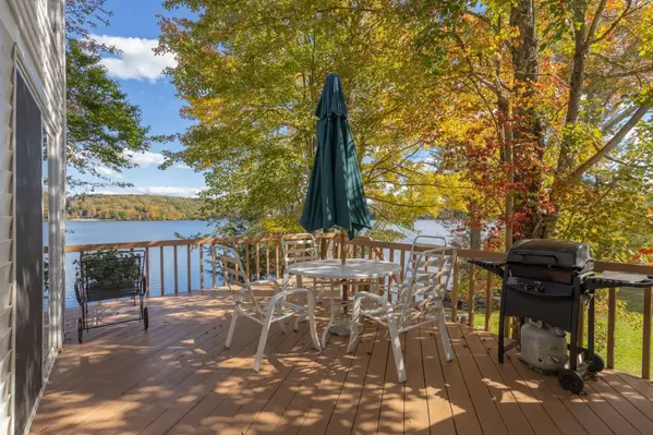 Lake House Breathtaking Villa with 6 BRs