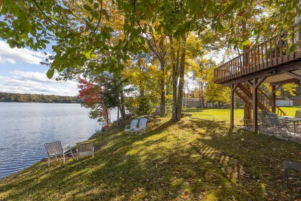 Lake House Breathtaking Villa with 6 BRs