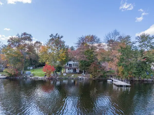 Lake House Breathtaking Villa with 6 BRs