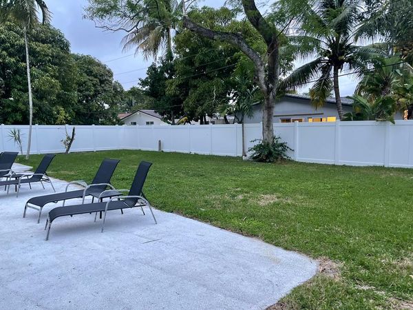 SunScape Villa, Brand New Modern 3 Bedroom House With Private Heated Pool