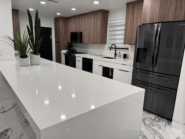 SunScape Villa, Brand New Modern 3 Bedroom House With Private Heated Pool