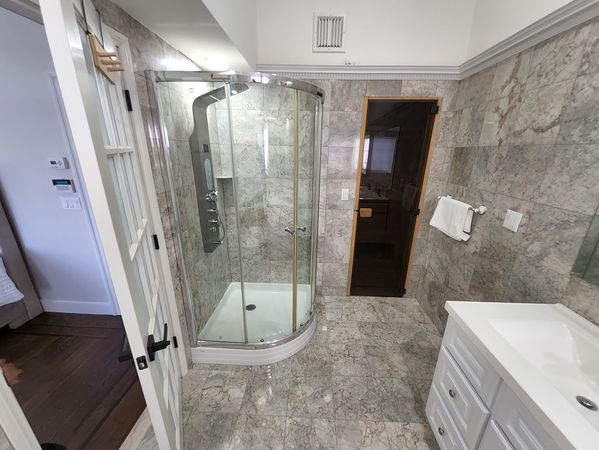 Ador Lago Mansion                *Midwinter Deal *Boats, Kayak *   *Pool   * Sauna    *Jacuzzi