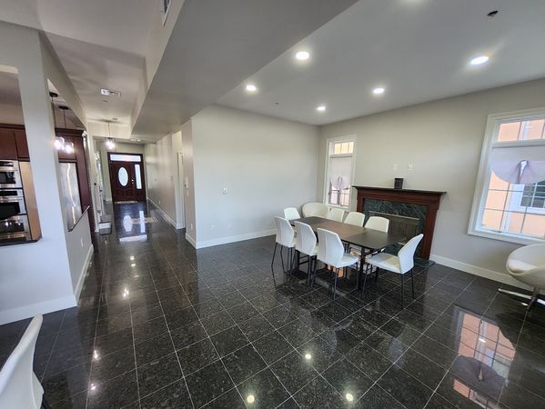 Ador Lago Mansion                *Midwinter Deal *Boats, Kayak *   *Pool   * Sauna    *Jacuzzi