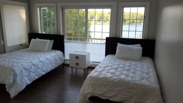 Ador Lago Mansion                *Midwinter Deal *Boats, Kayak *   *Pool   * Sauna    *Jacuzzi