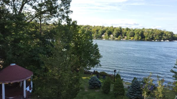 Ador Lago Mansion                *Midwinter Deal *Boats, Kayak *   *Pool   * Sauna    *Jacuzzi
