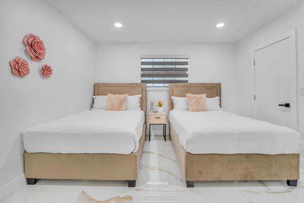 Ruby Villa - Lakefront Villa