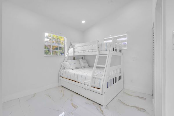 Ruby Villa - Lakefront Villa