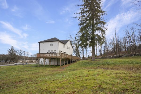 Ferndale Manor with private pool 