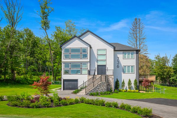 Ferndale Manor with private pool 