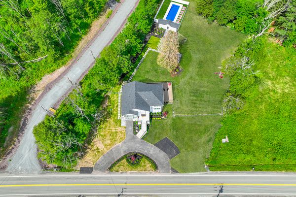 Ferndale Manor with private pool 