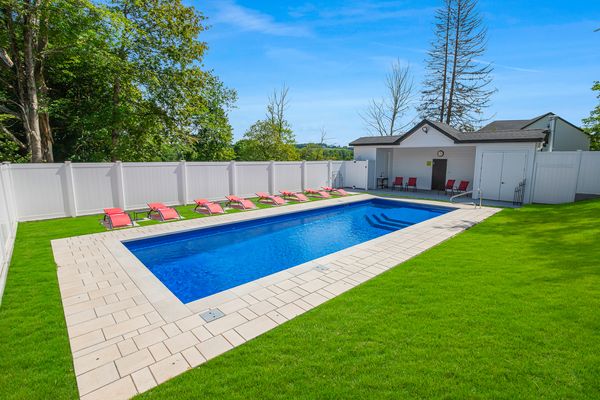 Ferndale Manor with private pool 