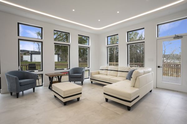 Ferndale Manor with private pool 