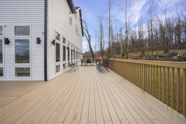 Ferndale Manor with private pool 