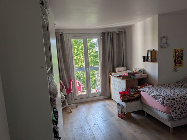Kosher‑Friendly Apartment in Paris 19th