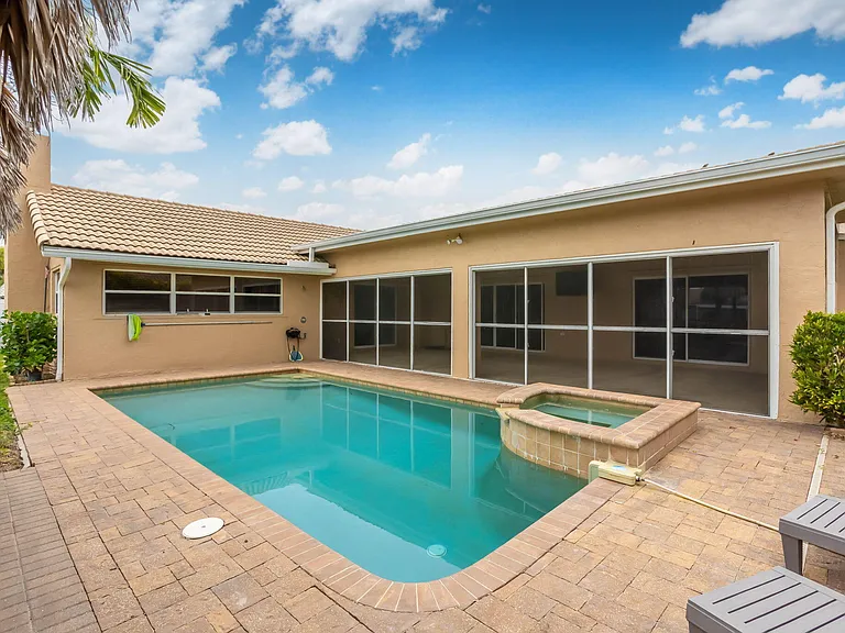 Boynton Beach Lakeside Villa