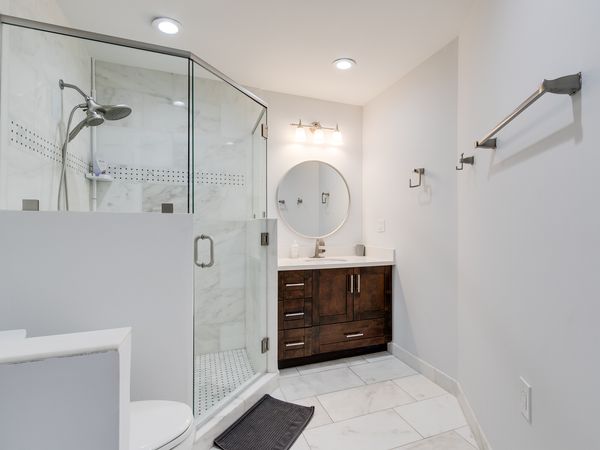 THE BREEZEWAY:  Charming Fully-Furnished Villa – steps from the Pickwick Lake!