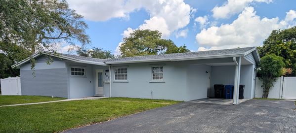 THE BREEZEWAY:  Charming Fully-Furnished Villa – steps from the Pickwick Lake!