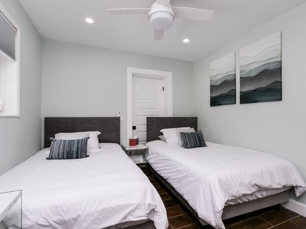 THE BREEZEWAY:  Charming Fully-Furnished Villa – steps from the Pickwick Lake!