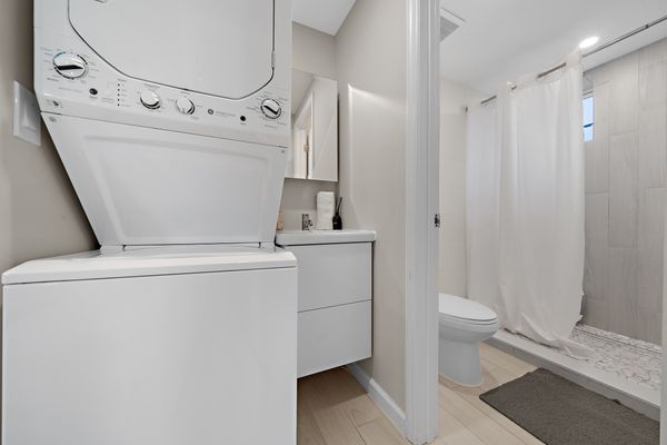 beautiful walk in one bedroom apartment