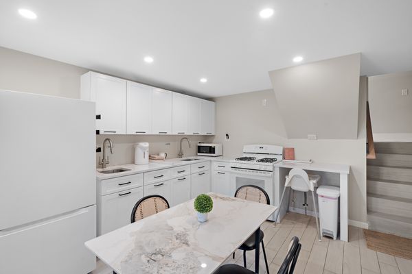 beautiful walk in one bedroom apartment